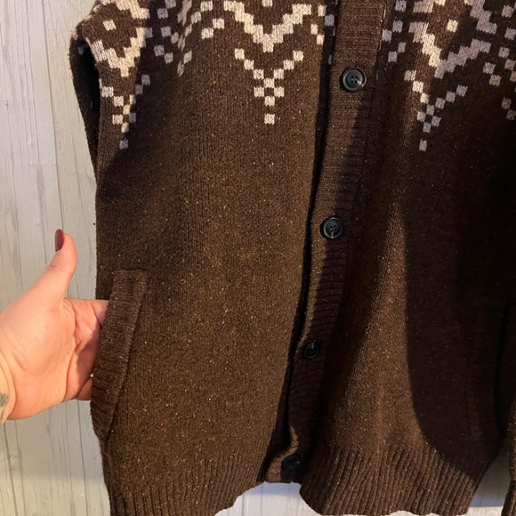 Bridge & Burn Men's Geometric Pattern Cardigan in Brown and Cream - Picture 3 of 9